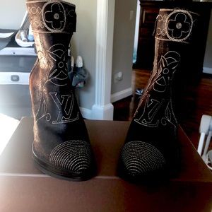 Brand new, never worn Louis Vuitton embroidered boots